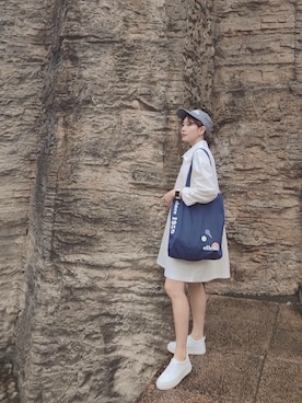 「blue」｜「アイテム（トートバッグ）」を使った、Taylor Maさん（レディース・160cm）の秋コーディネート