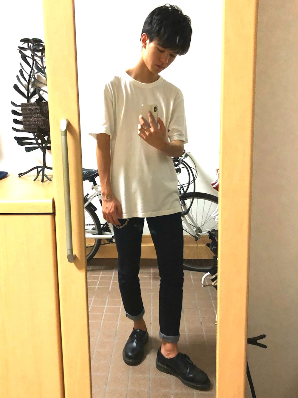 「シンプル、ビックシルエット、おしゃれさんと繋がりたい、キレイめ、デニム、プチプラ、カジュアルコーデ、スキニーデニム、今日のコーデ、ロールアップ」｜「Dr. MartensのDr.Martens ドクターマーチン 1461Z 3EYE GIBSON SHOE 3ホール ギブソン シューズ 11838002 BLACK（ブーツ、ブラック系）」を使った、りゅーくん/Ryukunさん（メンズ・173cm）の夏コーディネートの1枚目の写真