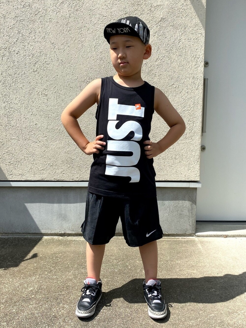 「NIKE、AIR JORDAN、airjordan3、spikelee、1988、theapartmemt、キッズファッション、6歳、保育園」｜「NIKEのアイテム（タンクトップ、ブラック系）」を使った、ryothedarthvaderさん（キッズ・125cm）の秋コーディネートの1枚目の写真