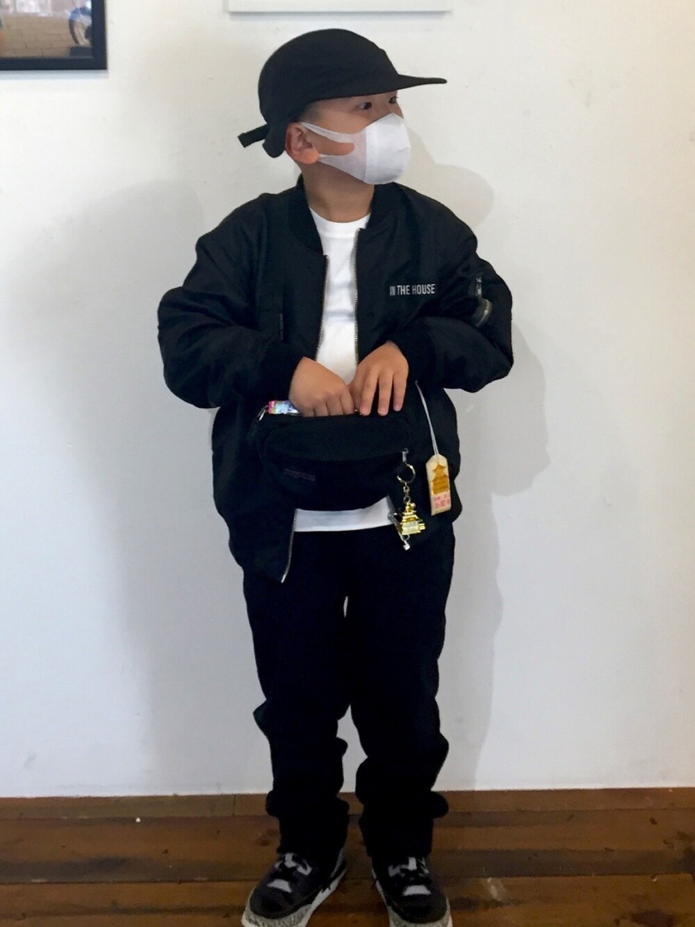 「INTHEHOUSE、KIJIMA TAKAYUKI、airjordan3、jansport、6歳、保育園児、UNIQLO、キッズコーデ、キッズファッション、オールブラック」｜「IN THE HOUSEのアイテム（MA-1、ブラック系）」を使った、ryothedarthvaderさん（キッズ・125cm）の夏コーディネートの1枚目の写真