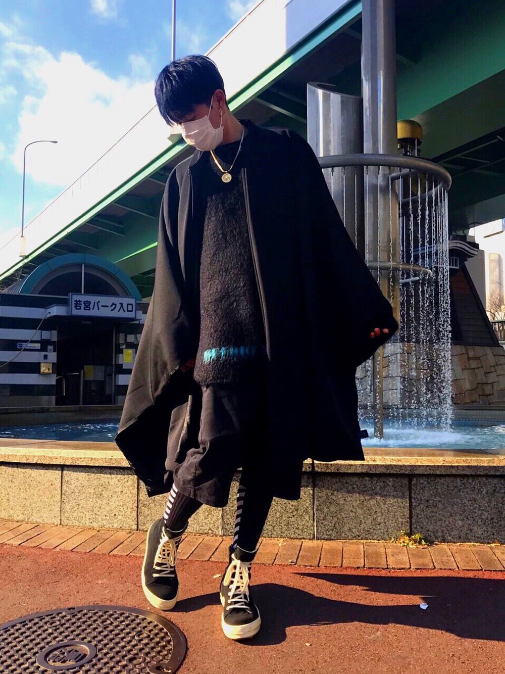 「OFF-WHITE、RICK OWENS、drkshdw、春コーデ、黒、ootd、大須、名古屋」｜「off whiteのアイテム（ニット/セーター、ブラック系）」を使った、K☻KOさん（メンズ・175cm）の春コーディネートの1枚目の写真