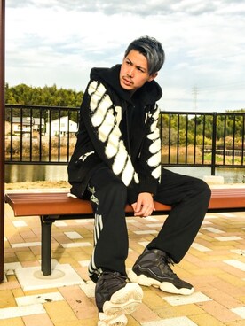 「off white」｜「アイテム（ブルゾン）」を使った、K☻KOさん（メンズ・175cm）の冬コーディネート