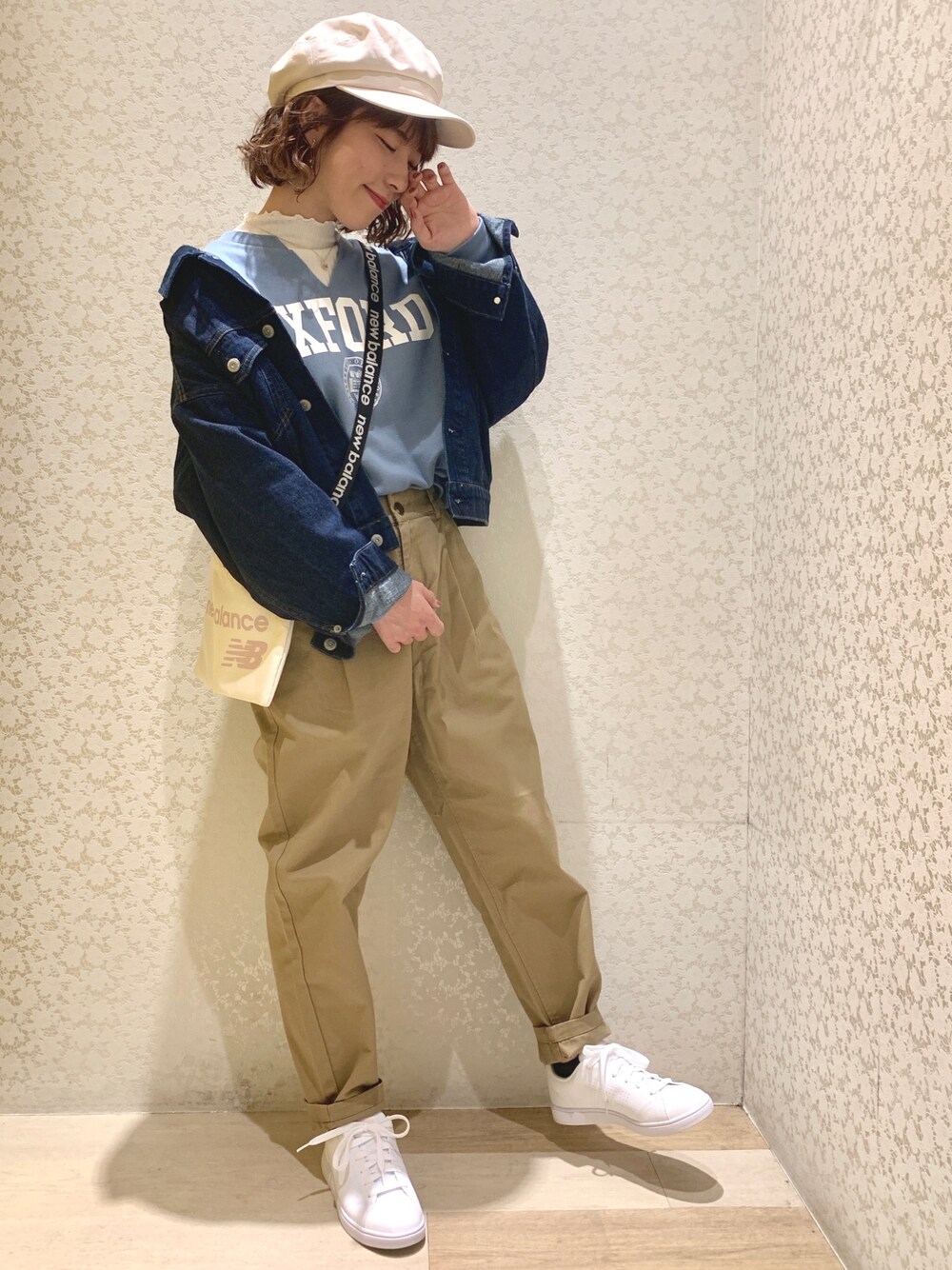 「Gジャン、スウェット、チノパン、テーパードパンツ、マリンキャップ、サコッシュ、Green Parks、earth music&ecology、アディダス、スタッフセンバツ」｜「earth music&ecologyのアイテム（デニムジャケット、ブルー系）」を使った、ちろまる.°+*さん（レディース・155cm）の冬コーディネートの1枚目の写真
