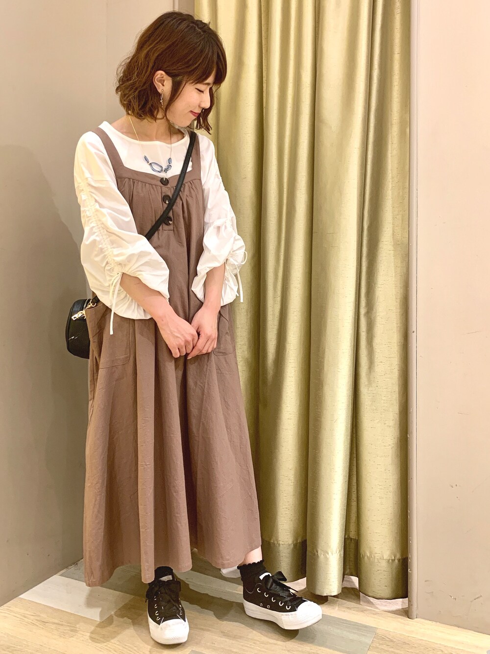 「リネン、ワンピース、ロングワンピース、デザイントップス、袖ボリューム、ブラウス、7分袖、ショルダーバッグ、春コーデ、Green Parks」｜「Green　Parksの袖ドロストブラウス（シャツ/ブラウス、ホワイト系）」を使った、ちろまる.°+*さん（レディース・155cm）の春コーディネートの1枚目の写真