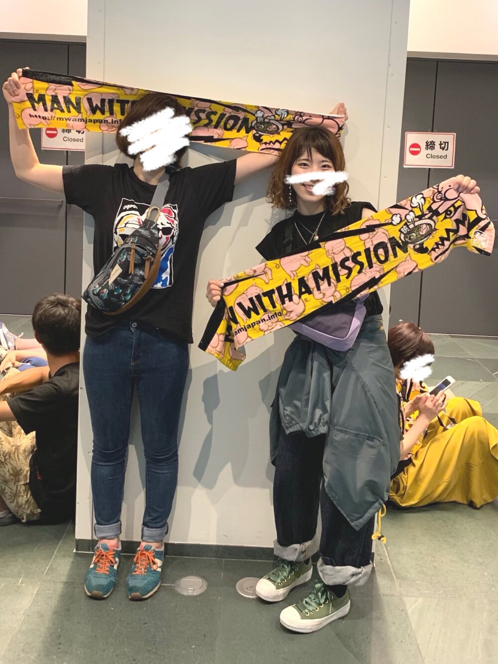 「パールアクセ、パール、イヤリング、ネックレス、メタル、Green Parks、ライブ、ライブスタイル、休日スタイル、休日コーデ」｜「earth music&ecologyのヘリンボンピンイヤリング（イヤリング、ホワイト系）」を使った、ちろまる.°+*さん（レディース・155cm）の春コーディネートの1枚目の写真