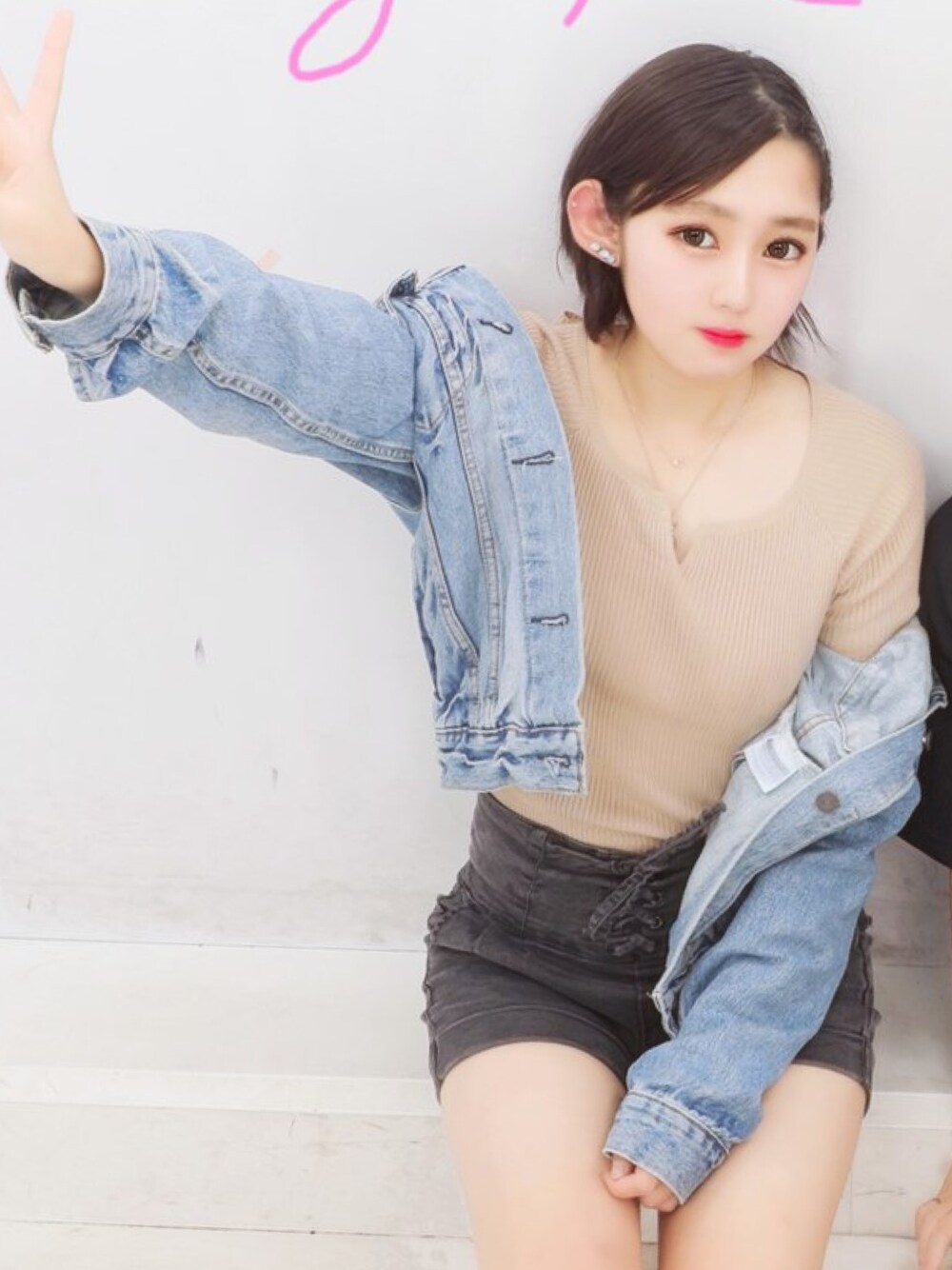 「秋服コーデ、オトナカジュアル、やっぱりストリートが好き、プチプラ、カジュアル、ベージュ、低身長、おしゃれさんと繋がりたい」｜「CECIL McBEEのキーネック半袖ニット（ニット/セーター、ベージュ系）」を使った、mimiさん（レディース・156cm）の秋コーディネートの1枚目の写真