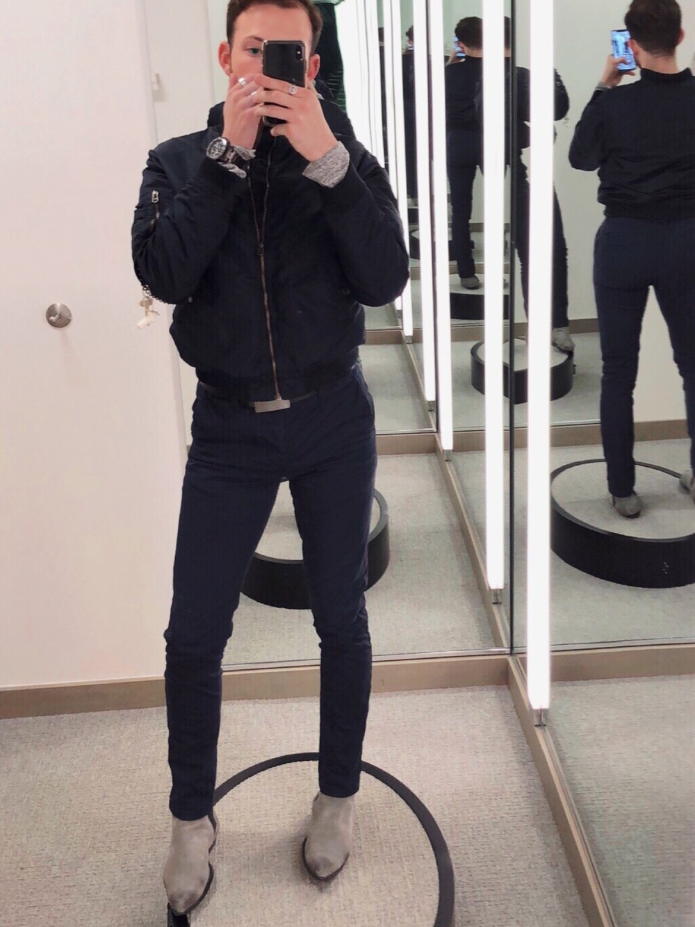 「monochromatic、boy、navy、WEAR、WEAR初心者、chic、TOPMAN、Chelsea boots、WEARBOOKエントリー、booty」｜「TOPMANのアイテム（MA-1、ブルー系）」を使った、Christian Durtschiさん（メンズ・183cm）の春コーディネートの1枚目の写真