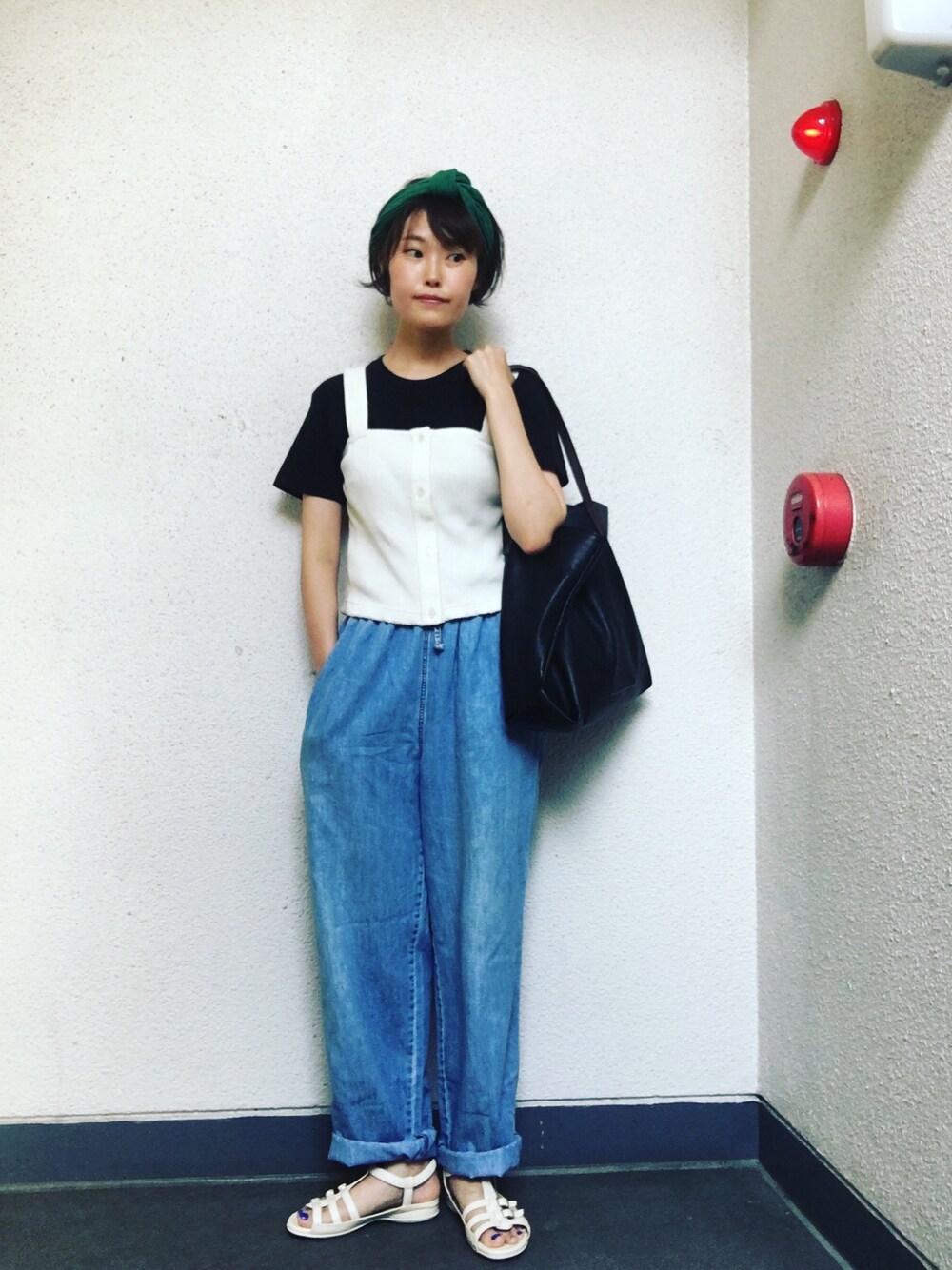 「Another Edition、ビスチェ、ワイドパンツ、カジュアル、オトナカジュアル、デニムパンツ、大人ガーリー、リラックススタイル、united arrows」｜「Another Editionのアイテム（キャミソール、ホワイト系）」を使った、ゆいさん（レディース・161cm）の夏コーディネートの1枚目の写真