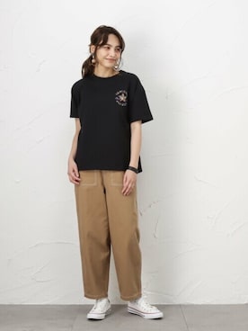 「CONVERSE（コンバース）のアイテム（Tシャツ/カットソー）」を使った、マックハウスZOZOスタイリスト レディースさん（レディース・163cm）の春コーディネート