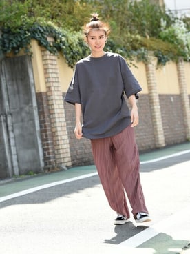 「NAVY（ネイビー）のアイテム（パンツ）」を使った、マックハウスZOZOスタイリスト レディースさん（レディース・163cm）の春コーディネート