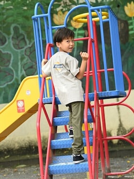 「NAVY（ネイビー）のアイテム（パンツ）」を使った、マックハウスZOZOスタイリスト レディースさん（キッズ・120cm）の夏コーディネート