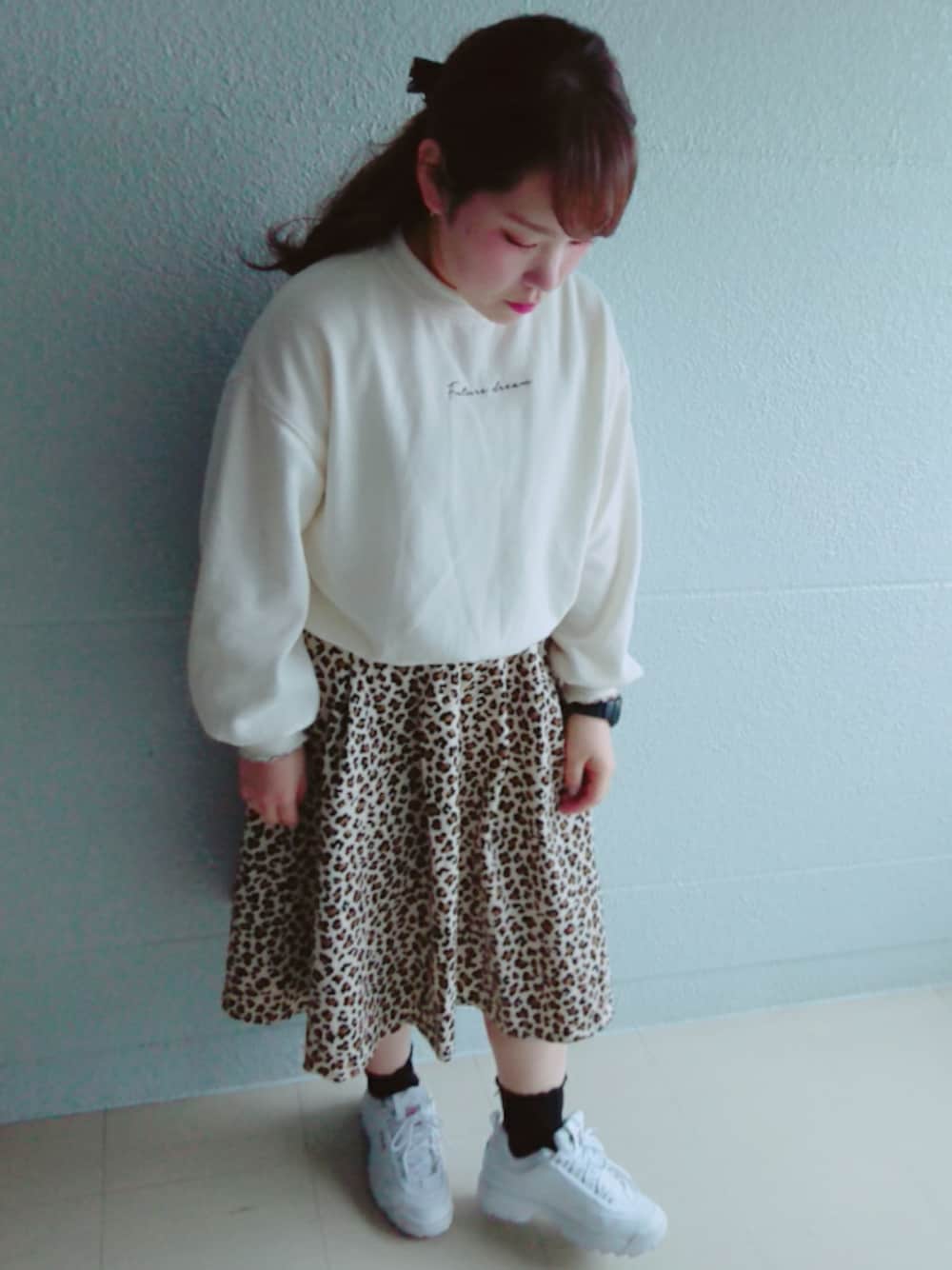 「FILAのアイテム（スニーカー、ホワイト系）」を使った、ASAMIさん（レディース・154cm）の冬コーディネートの1枚目の写真