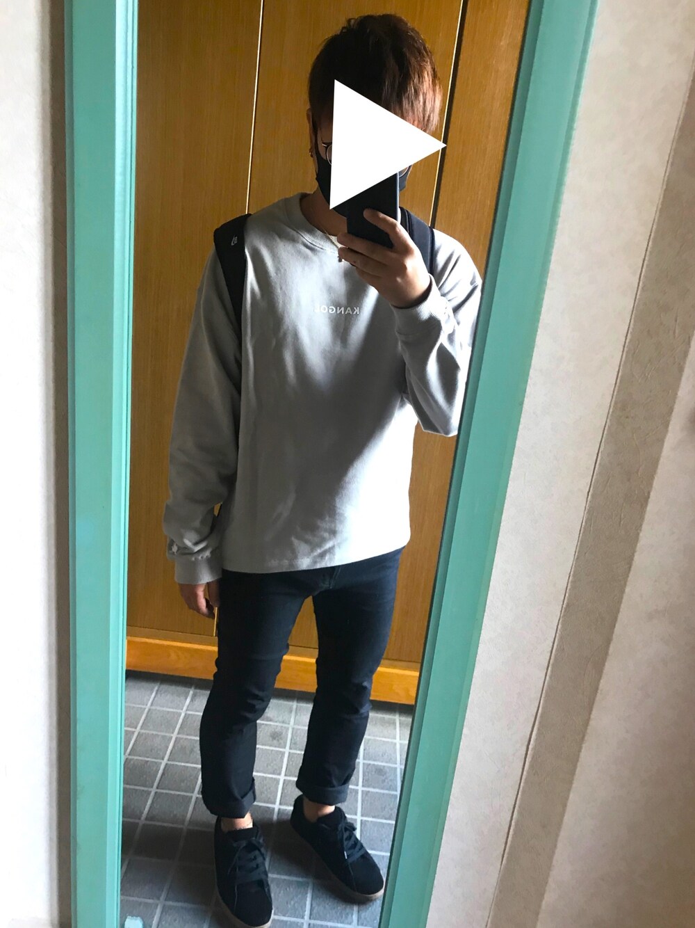 「おしゃれさんと繋がりたい、NIKE、トレーナー、スキニー、KANGOL」｜「KANGOLの【KANGOL】バックスクエアプリントクルーネックロンT（スウェット、ベージュ系）」を使った、たくやさん（メンズ・166cm）の秋コーディネートの1枚目の写真