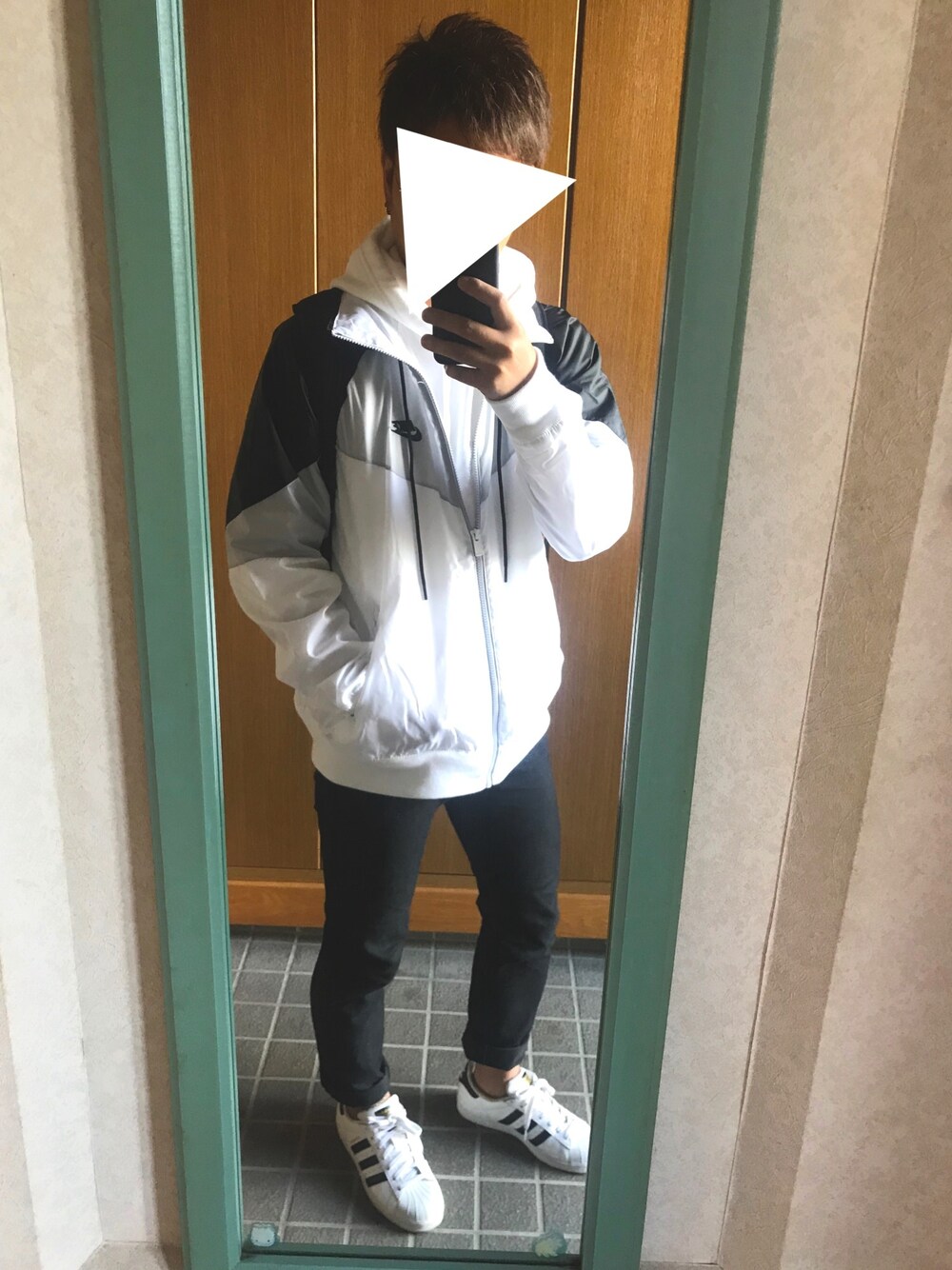 「秋のコーデ、お洒落さんとつながりたい、スニーカー、低身長、スポーツミックス、NIKE、アディダス、GU」｜「NIKEのNIKE / ウィンドランナー ジャケット（ブルゾン、ホワイト系）」を使った、たくやさん（メンズ・166cm）の秋コーディネートの1枚目の写真