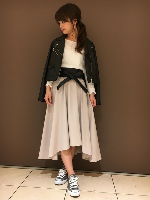 上春の トップス レディース 人気のファッション画像