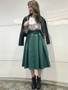 「肩掛け」｜「アイテム（ライダースジャケット）」を使った、INGNI（イング）さん（レディース・165cm）の春コーディネート