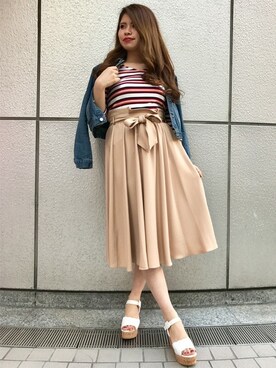 「肩掛け」｜「アイテム（デニムジャケット）」を使った、INGNI（イング）さん（レディース・165cm）の春コーディネート