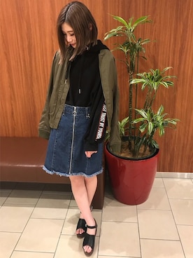 「ロゴパーカー」｜「アイテム（MA-1）」を使った、INGNI（イング）さん（レディース・157cm）の春コーディネート