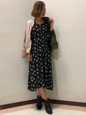 「肩掛け」｜「アイテム（MA-1）」を使った、INGNI（イング）さん（レディース・164cm）の春コーディネート