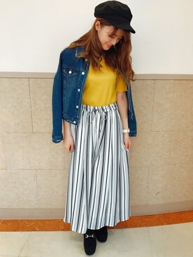 「肩掛け」｜「アイテム（デニムジャケット）」を使った、INGNI（イング）さん（レディース・157cm）の春コーディネート