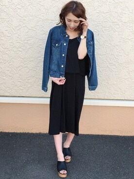 「肩掛け」｜「アイテム（デニムジャケット）」を使った、INGNI（イング）さん（レディース・156cm）の春コーディネート