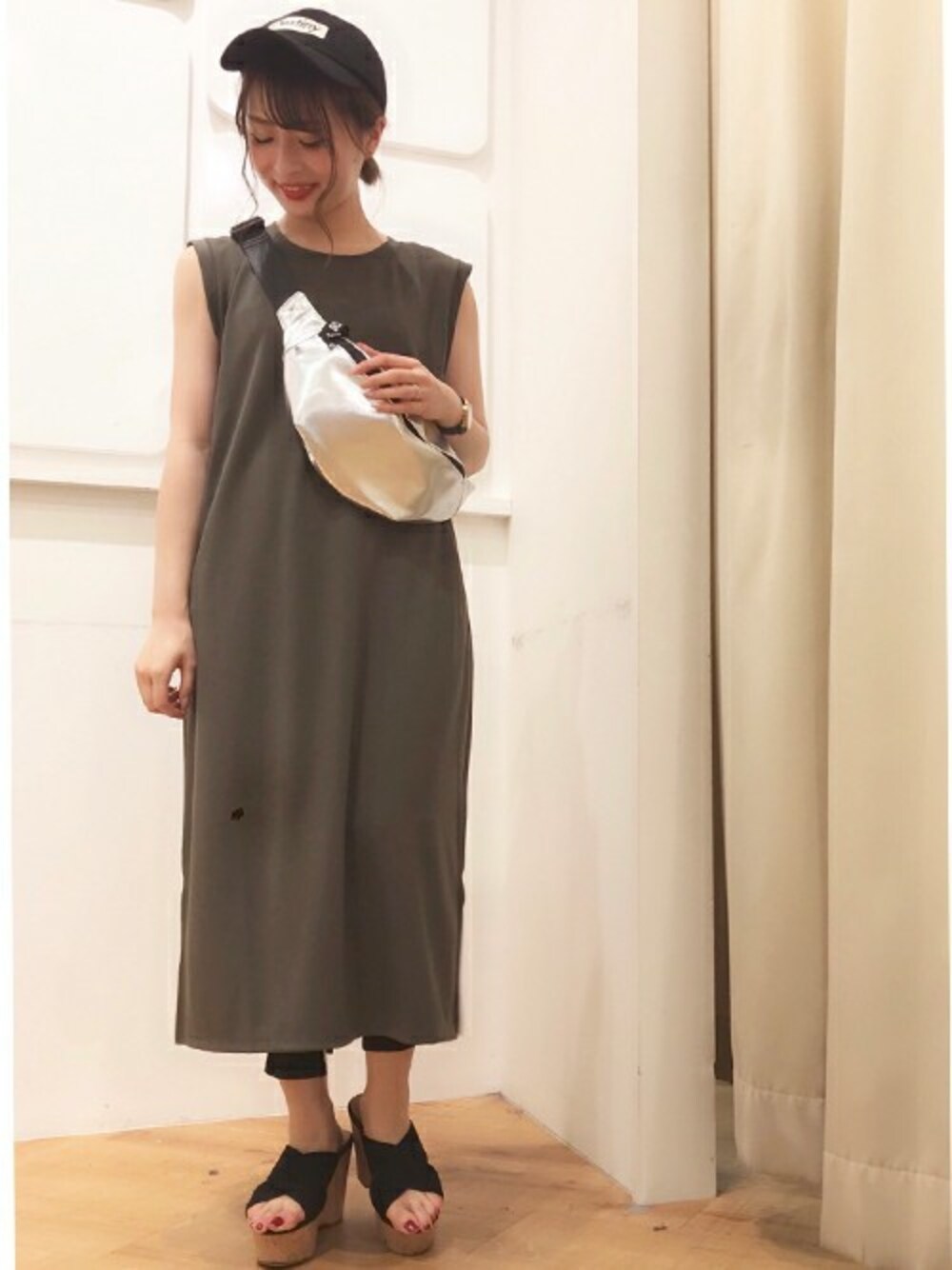 「ビッグシルエット、カジュアル、夏、INGNI、大人カジュアル、ootd、Tシャツワンピ、ノースリーブ、outfit、リブレギンス」｜「INGNIのロングカットノースリーブワンピース-2018SS-（ワンピース、グリーン系）」を使った、INGNI（イング）さん（レディース・151cm）の夏コーディネートの1枚目の写真