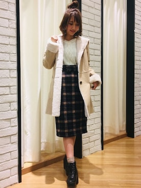 「白ニット」｜「アイテム（ムートンコート）」を使った、INGNI（イング）さん（レディース・156cm）の秋コーディネート