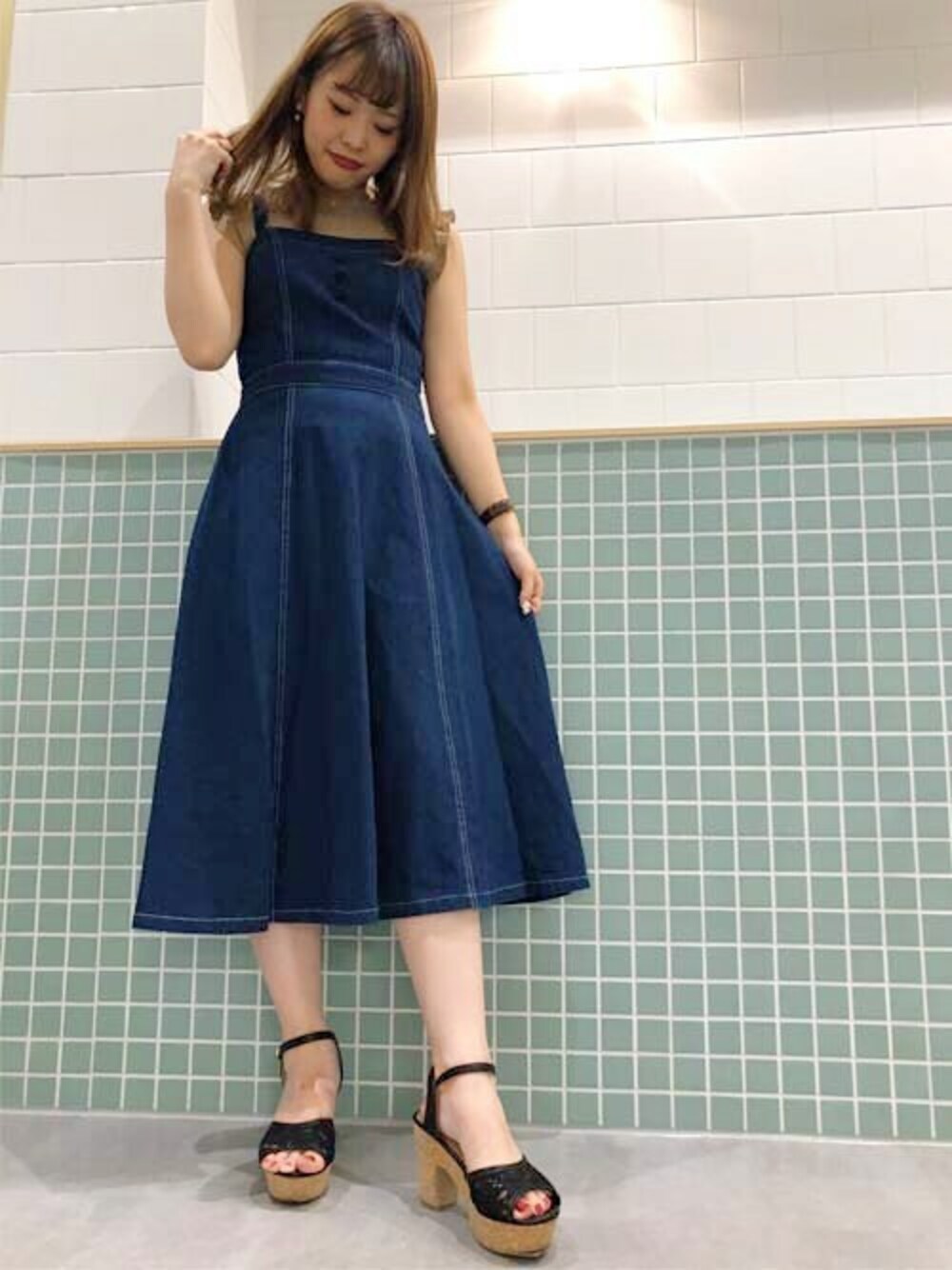 「トレンド、ootd、コーディネート、allamanda、かわいい、AW、先取りコーデ、おしゃれさんと繋がりたい」｜「Allamandaのラメフリル袖ニット（ニット/セーター、ベージュ系）」を使った、INGNI（イング）さん（レディース・165cm）の夏コーディネートの1枚目の写真