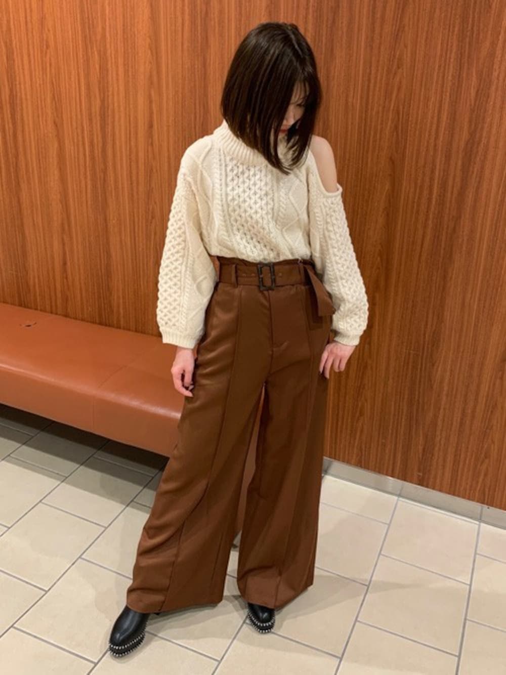 「トレンド、冬コーデ、INGNI、ファッション、ootd、コーディネート、かわいい、おしゃれさんと繋がりたい、いいね、save、フォローお願いします🤑、スタッフセンバツ」｜「INGNIのオープンショルダーケーブル／ニット（ニット/セーター、ホワイト系）」を使った、INGNI（イング）さん（レディース・157cm）の秋コーディネートの1枚目の写真