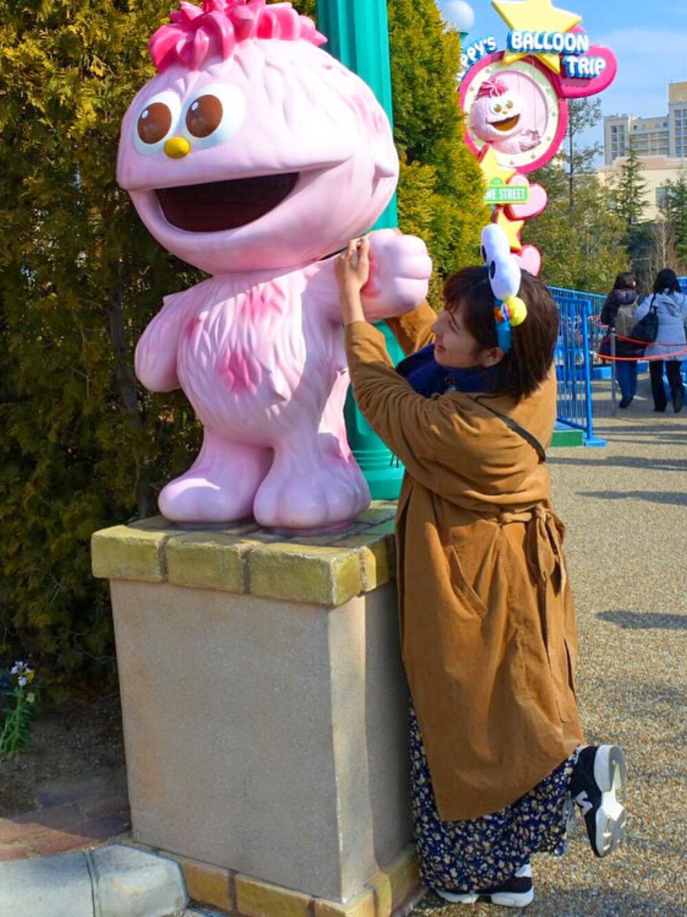 「ootd、古着、ユニバーサルスタジオジャパン、きれいめカジュアル、シンプルコーデ、スニーカーコーデ」｜「ユニバーサルのアイテム（その他、ピンク系）」を使った、sssさん（レディース・152cm）の冬コーディネートの1枚目の写真