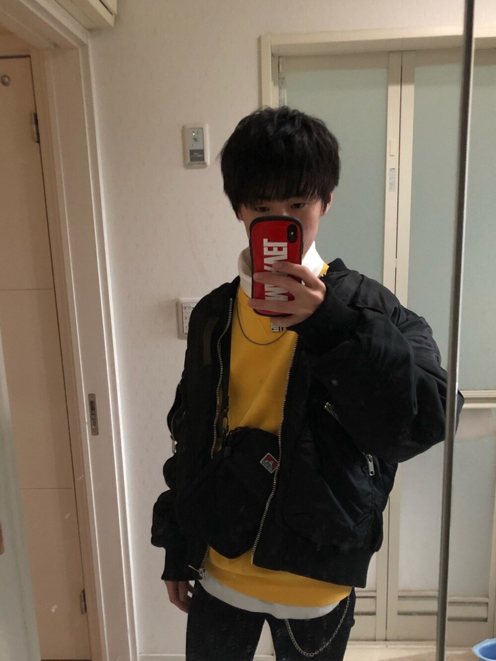 「SPINNSのスムースタートルネックカットソー（Tシャツ/カットソー、ホワイト系）」を使った、たにさん（メンズ・173cm）の冬コーディネートの1枚目の写真