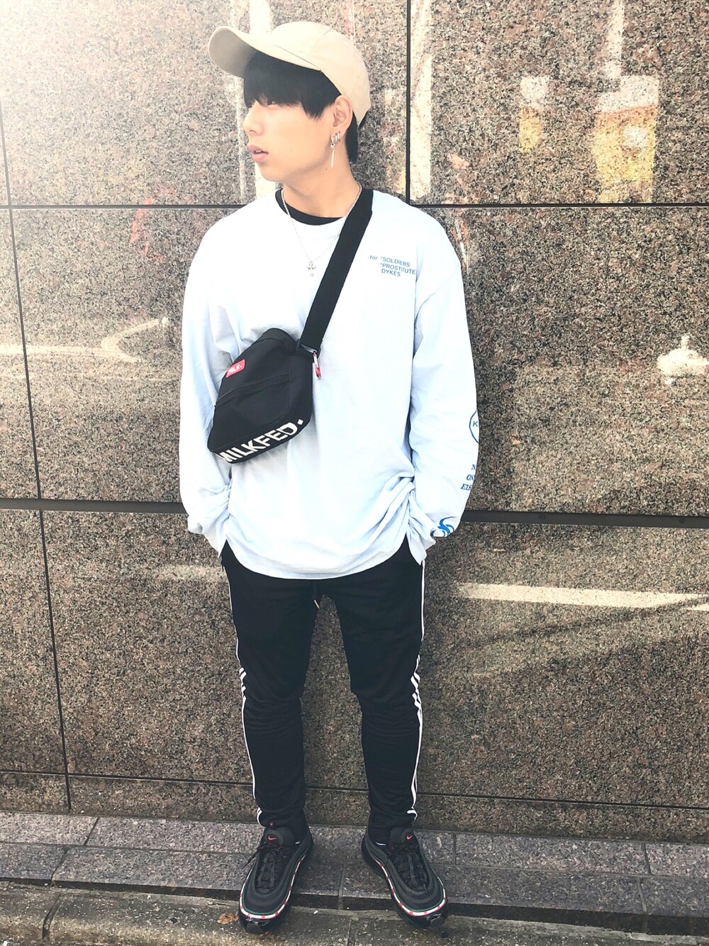 「TOMMYのアイテム（キャップ、ベージュ系）」を使った、♥ひだか♥さん（メンズ・165cm）の秋コーディネートの1枚目の写真