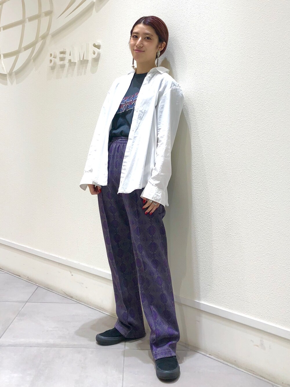 「cheap monday、ブラウス、ヴィンテージ、NEEDLES、トラックパンツ、TOGA PULLA、VANS、スリッポン、メンズライク」｜「Needlesのアイテム（パンツ、その他）」を使った、mikuさん（レディース・163cm）の夏コーディネートの1枚目の写真