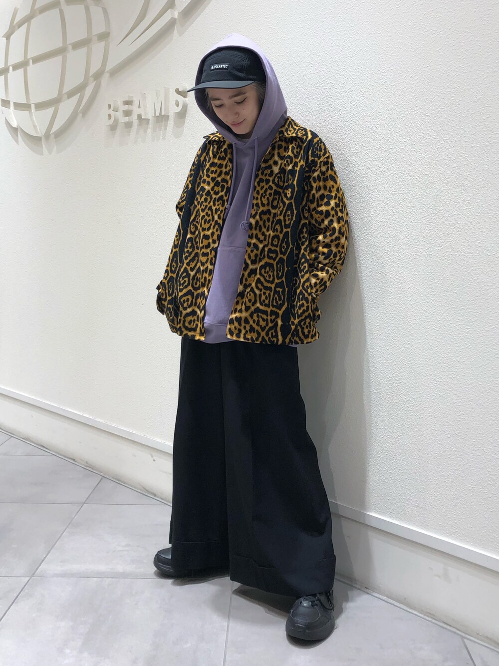「AURALEE、パーカー、パープル、SASQUATCHfabrix、レオパード、ワイドパンツ、NIKE、ダッドスニーカー、キャップ」｜「AURALEEのアイテム（パーカー、パープル系）」を使った、mikuさん（レディース・163cm）の冬コーディネートの1枚目の写真