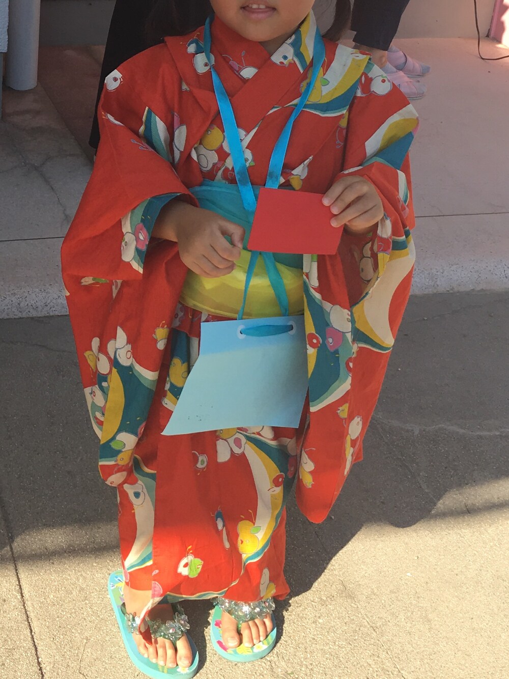 「浴衣、夏祭り、夏コーデ、お祭り、赤、女の子コーデ、キッズファッション、4歳、おんなのこコーデ」｜「モダンアンテナのアイテム（浴衣、レッド系）」を使った、まふかさん（キッズ・100cm）の夏コーディネートの1枚目の写真