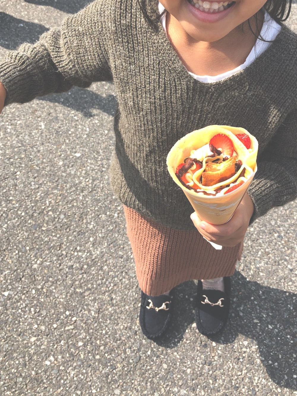 「キッズファッション、おしゃれさんと繋がりたい、女の子コーデ、プチプラ、バースデイ、kidsfashion、むすめ服」｜「CIAOPANIC TYPYの【ママとお揃い】キッズハーレム抜き襟ニット（ニット/セーター、グリーン系）」を使った、まふかさん（キッズ・100cm）の秋コーディネートの1枚目の写真