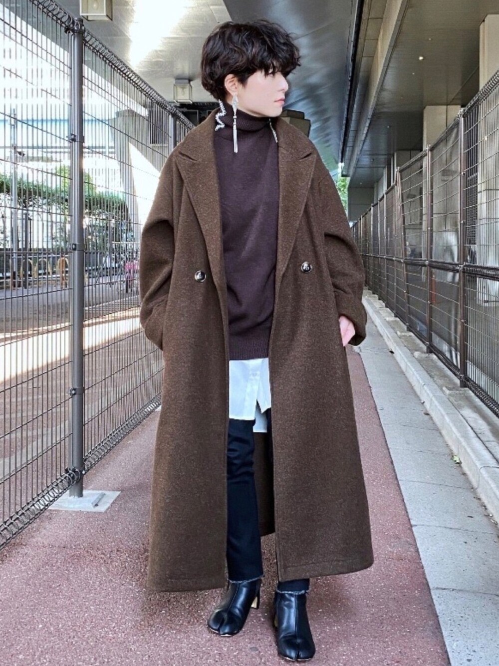 チェスターコートを使った「ブラウンニット」の人気ファッション