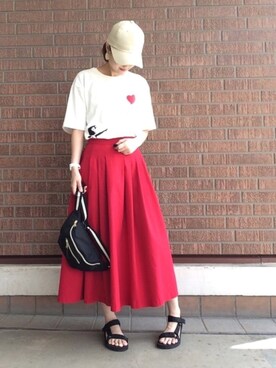 ボディバッグ ウエストポーチを使った 赤スカート の人気ファッションコーディネート 季節 3月 5月 Wear