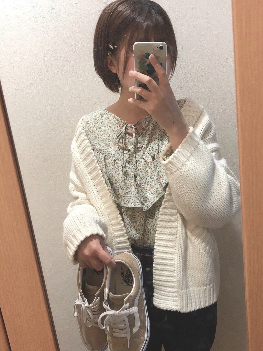 「大人コーデ、シンプルコーデ、カジュアルコーデ、VANS、春コーデ、デニム、お洒落さんとつながりたい、低身長、大学生」｜「ehka sopoの花柄シフォンブラウス（シャツ/ブラウス、グリーン系）」を使った、まるるさん（レディース・153cm）の春コーディネートの1枚目の写真