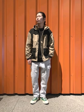 「AVIREX（アヴィレックス）のアイテム（マウンテンパーカー）」を使った、SASAMURAさん（メンズ・175cm）の冬コーディネート