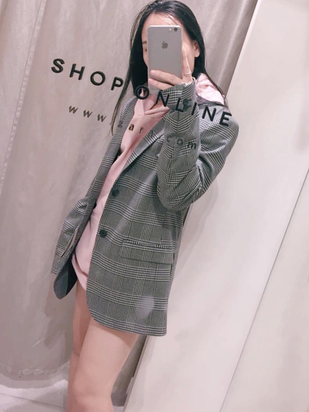 「girl、pink、fashion、fashion blogger」｜「ZARAのアイテム（スーツベスト、グレー系）」を使った、Charmé Phuong Linhさん（レディース・160cm）の秋コーディネートの1枚目の写真