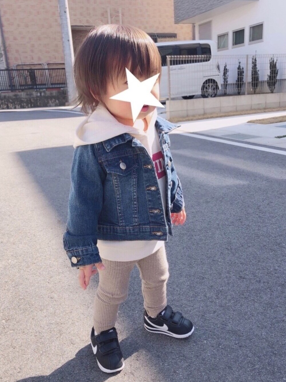 「キッズファッション、春コーデ、おとこのこ、1歳、男の子コーデ」｜「西松屋のアイテム（デニムジャケット、ブルー系）」を使った、ぴーさん（キッズ・80cm）の春コーディネートの1枚目の写真