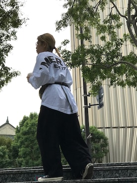 「バックプリント」｜「アイテム（スニーカー）」を使った、nanakimuraさん（レディース・155cm）の秋コーディネート