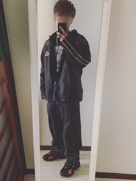 「リーバイス」｜「アイテム（ナイロンジャケット）」を使った、鮫ハダさん（メンズ・168cm）の春コーディネート