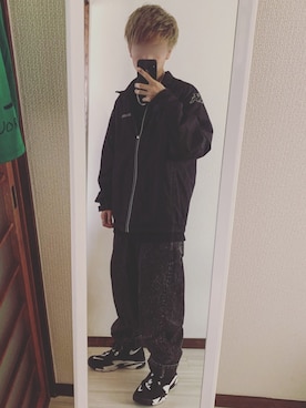 「リーバイス」｜「アイテム（ナイロンジャケット）」を使った、鮫ハダさん（メンズ・168cm）の春コーディネート