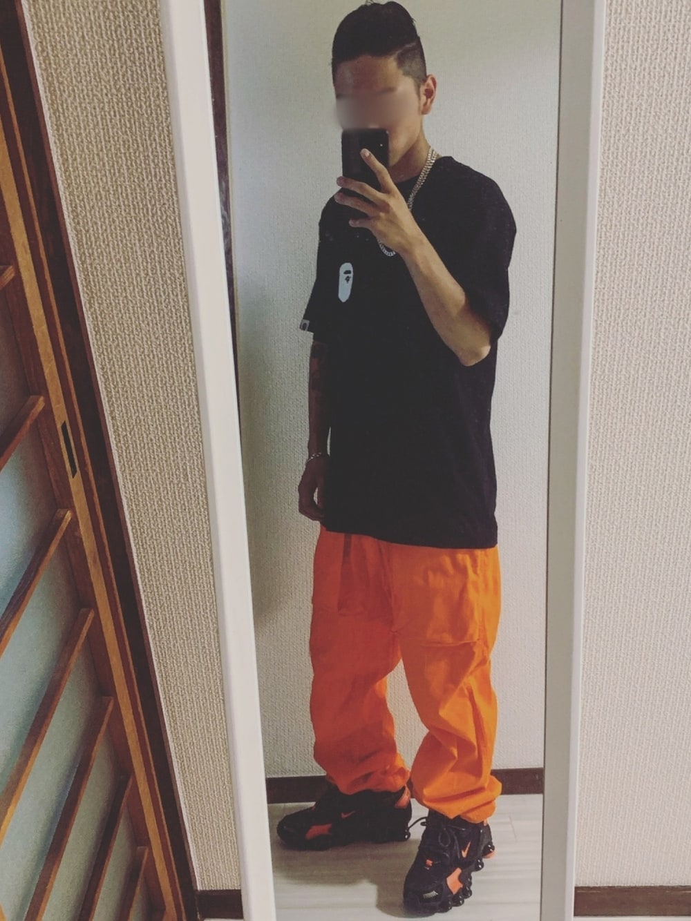 「おしゃれさんと繋がりたい、いいね、save、フォローお願いします🤑、スニーカー、相互フォロー、STUDIOSEVEN、ジョガーパンツ、A BATHING APE、オレンジ、夏コーデ、NIKE」｜「A BATHING APEのアイテム（Tシャツ/カットソー、ブラック系）」を使った、鮫ハダさん（メンズ・168cm）の夏コーディネートの1枚目の写真