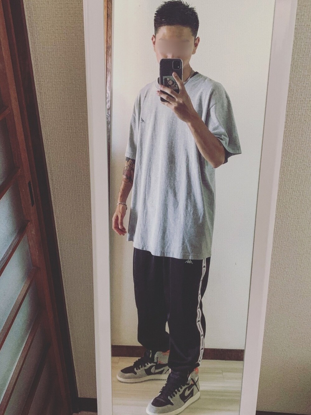 「フォローお願いします、相互フォロー、夏コーデ、Tシャツ、nautica、KAPPA、トラックパンツ、スポーツミックス、aj1、ストリート」｜「NAUTICAのアイテム（Tシャツ/カットソー、グレー系）」を使った、鮫ハダさん（メンズ・168cm）の夏コーディネートの1枚目の写真