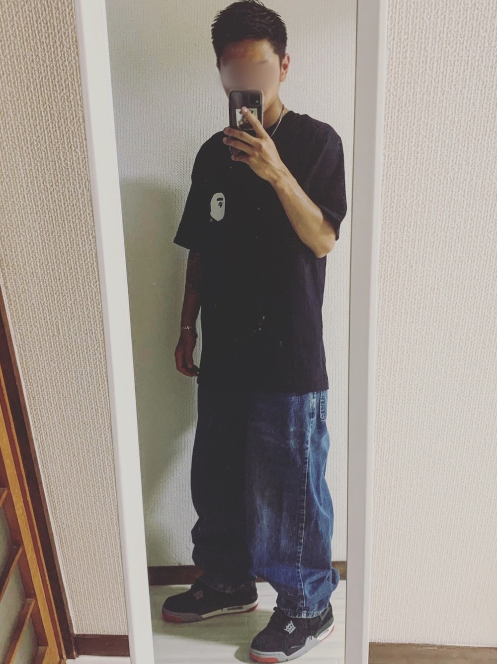 「おしゃれさんと繋がりたい、いいね、save、フォローお願いします🤑、AJ4、シルバータブ、silver tab、リーバイス、デニムパンツ、A BATHING APE、オーバーサイズ、相互フォロー」｜「A BATHING APEのアイテム（Tシャツ/カットソー、ブラック系）」を使った、鮫ハダさん（メンズ・168cm）の秋コーディネートの1枚目の写真