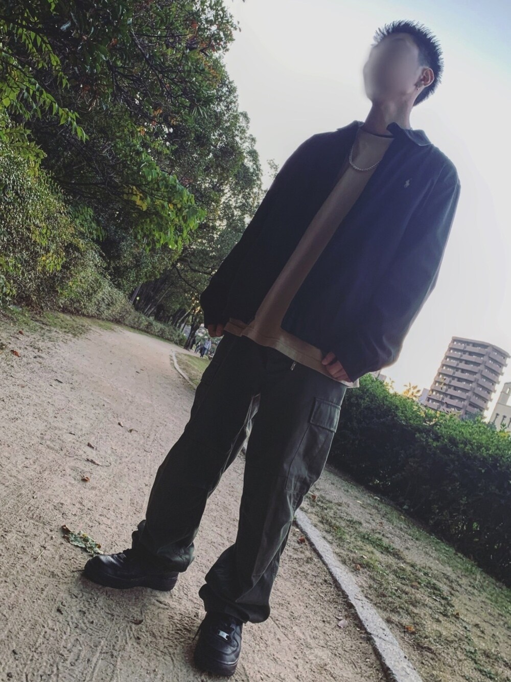 「おしゃれさんと繋がりたい、相互フォロー、Polo Ralph Lauren、カーゴパンツ、カーキ、ベージュ、秋コーデ、古着、オーバーサイズ、スウィングトップ」｜「POLO RALPH LAURENのスウィングトップ（ジャケット/アウター、ブラック系）」を使った、鮫ハダさん（メンズ・168cm）の秋コーディネートの1枚目の写真
