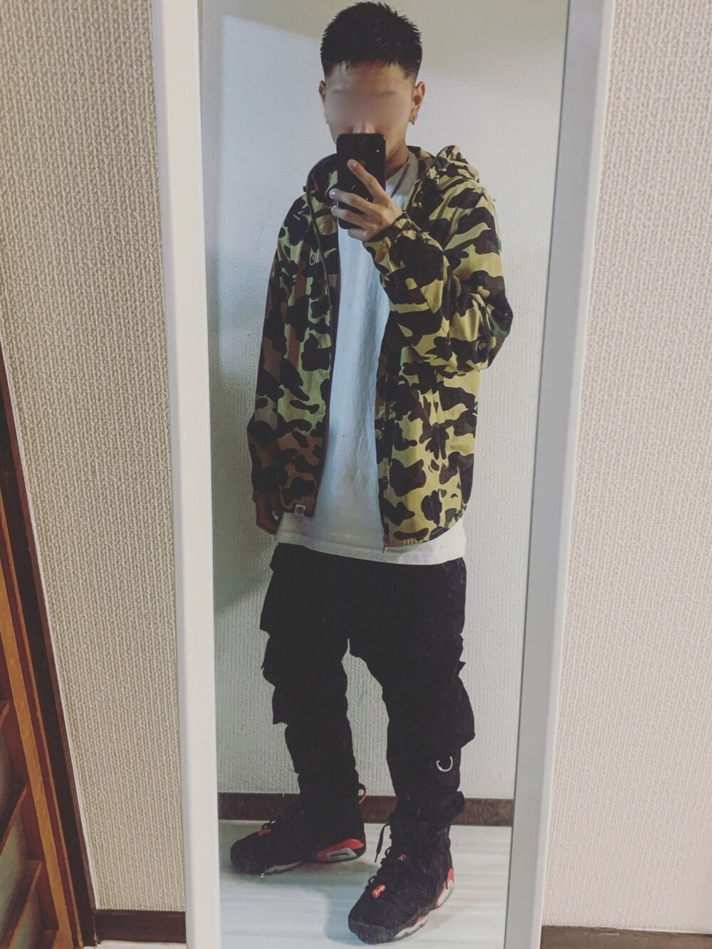 「秋のコーデ、おしゃれさんと繋がりたい、相互フォロー、AJ6、ジョガーパンツ、カーゴパンツ、abathingape、今日のコーデ、PROCLUB、いいね、save、フォローお願いします🤑」｜「A BATHING APEのアイテム（ナイロンジャケット、イエロー系）」を使った、鮫ハダさん（メンズ・168cm）の秋コーディネートの1枚目の写真